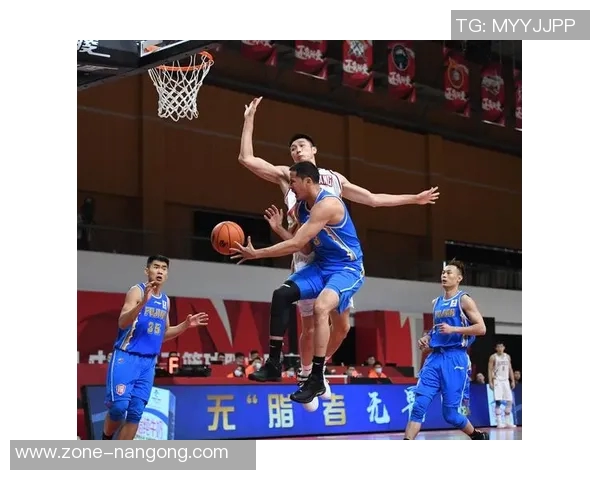 CBA男篮球明星现场精彩对决引发球迷热烈追捧与欢呼声不断 CBA男篮球明星现场精彩对决引发球迷热烈追捧与欢呼声不断